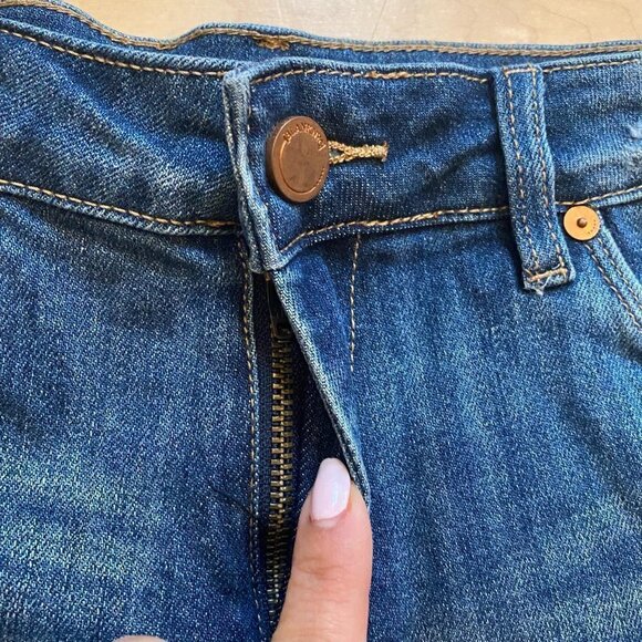 Blank NYC BNWOT Womens cuffed jean shorts distressed "the fulton" - Picture 4 of 9